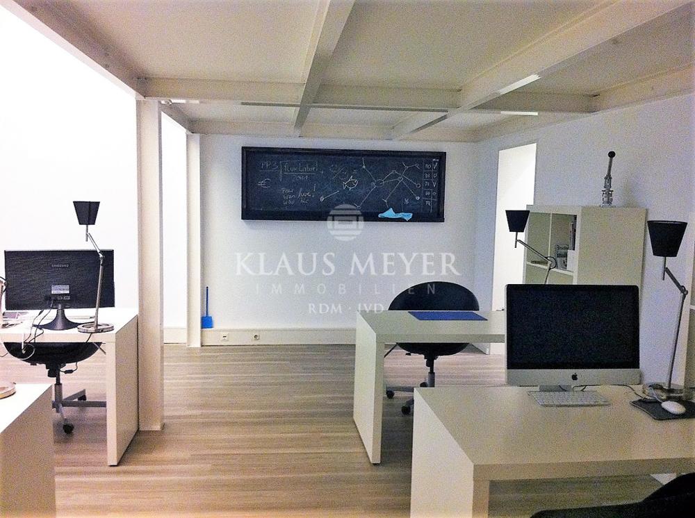 im Büro 145m²