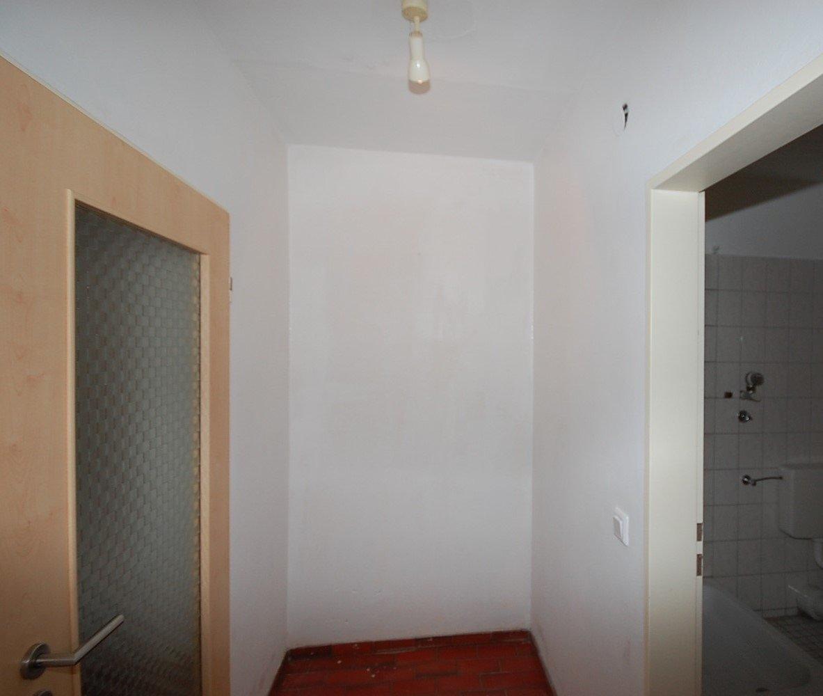 Diele 3 unten vorm Bad