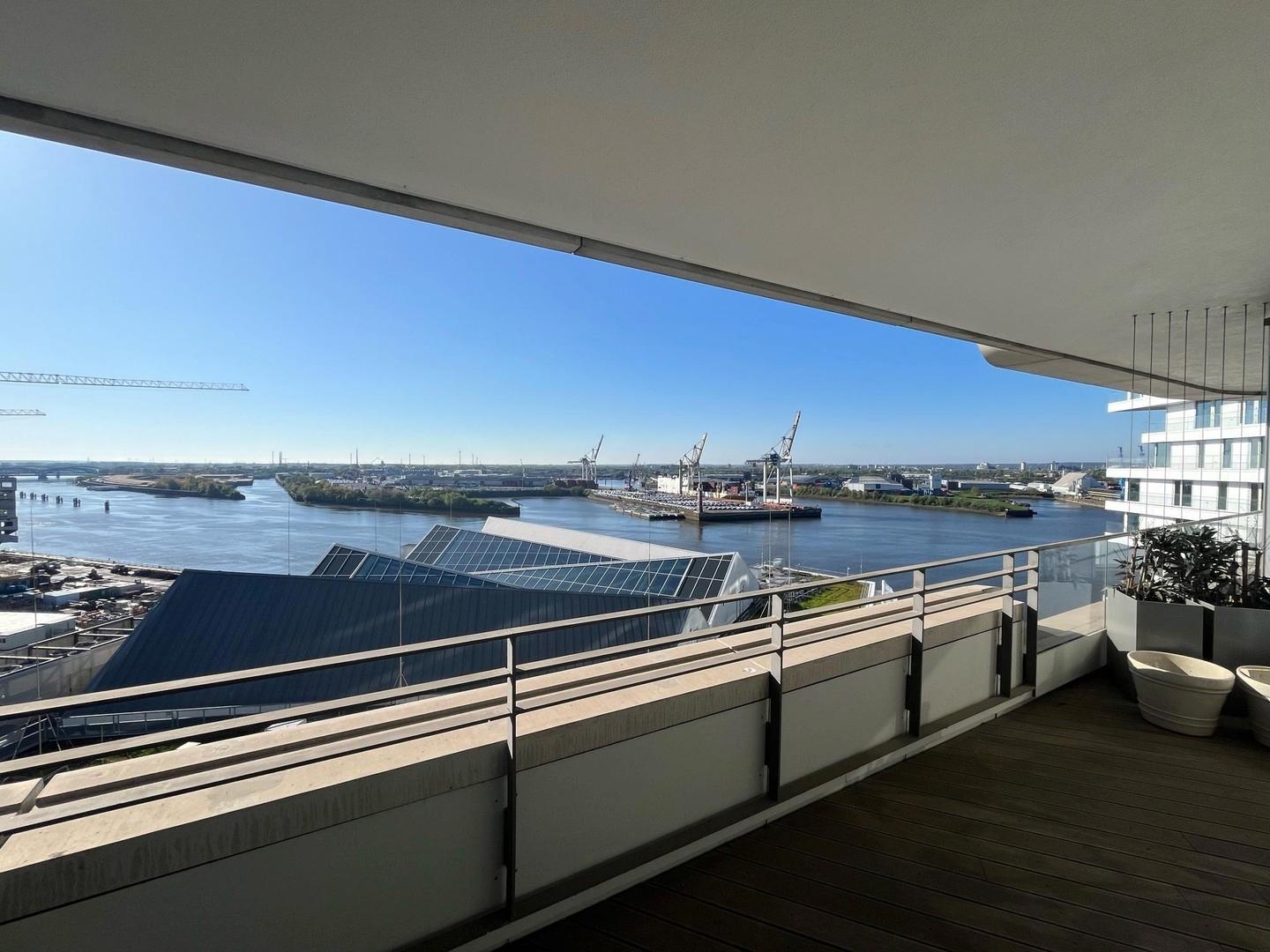 Balkon mit Elbblick