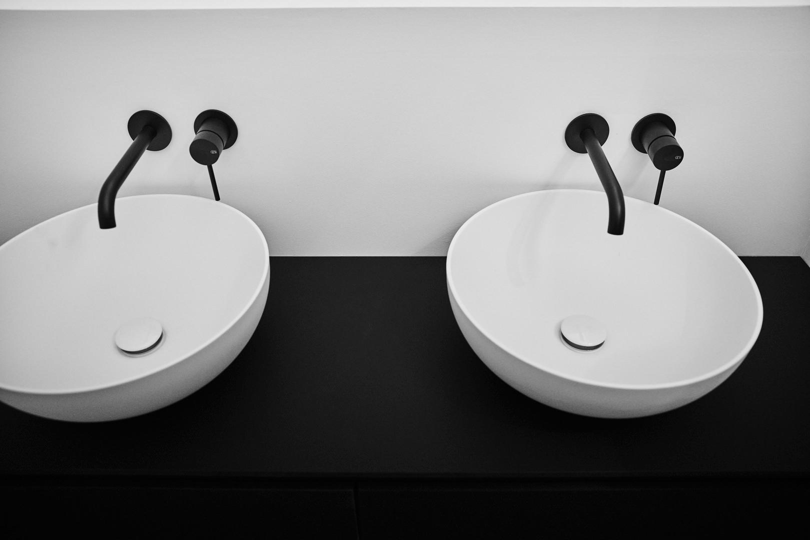 Waschtische und Unterschrank