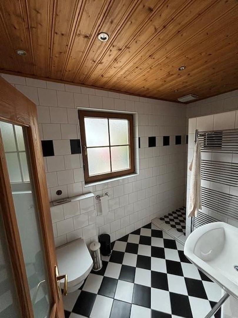 Badezimmer EG mit Dusche