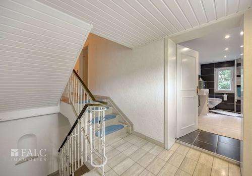 Treppenaufgang vom EG