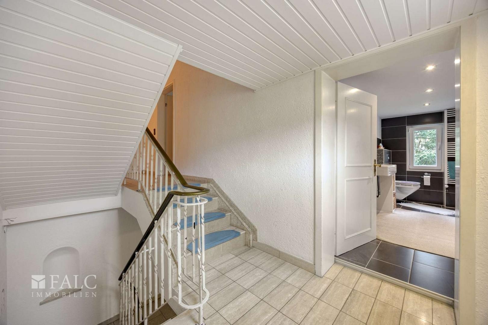 Treppenaufgang vom EG