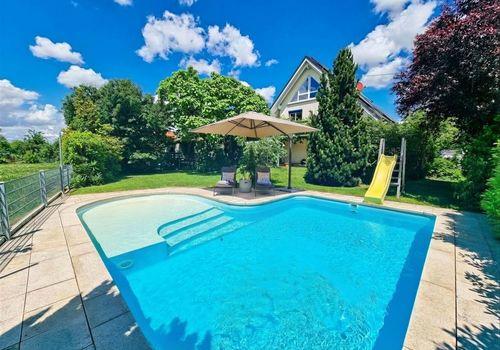 Pool/ Garten Homestaging