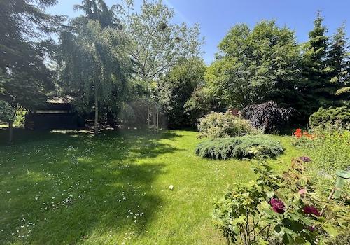 Garten mit erstem Gartenhaus