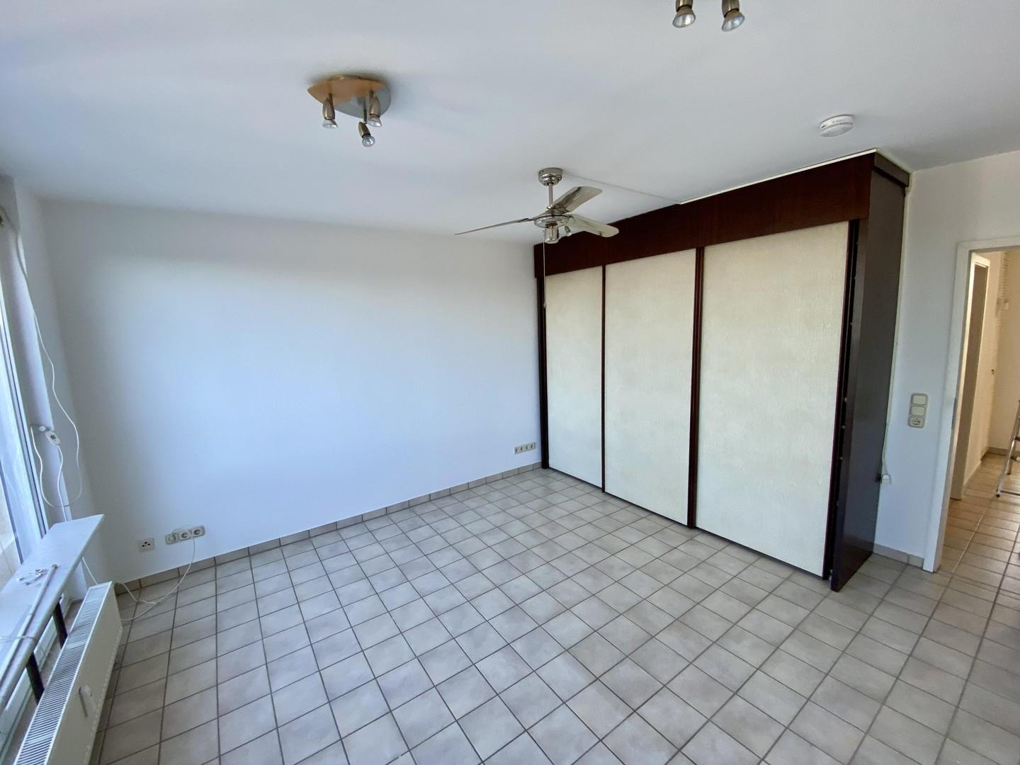 Schlafzimmer mit Einbauschrank