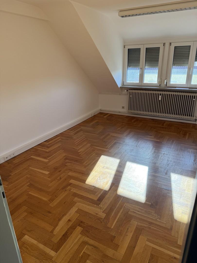 2_Zimmer zum Parkplatz