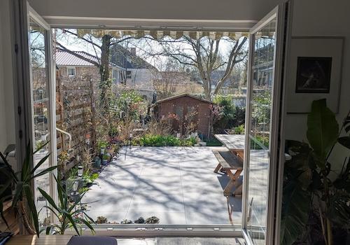 Blick Terrrasse Garten