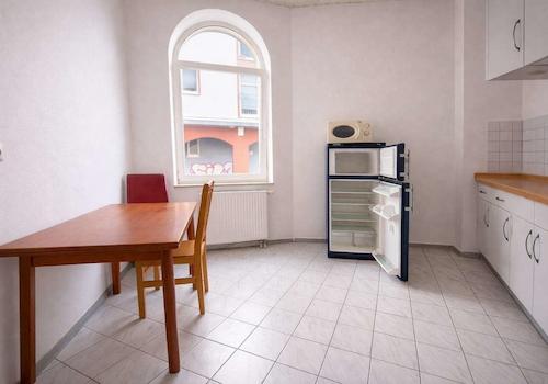 Helle Küche mit EBK