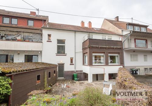 Rückansicht mit Geräteschuppen