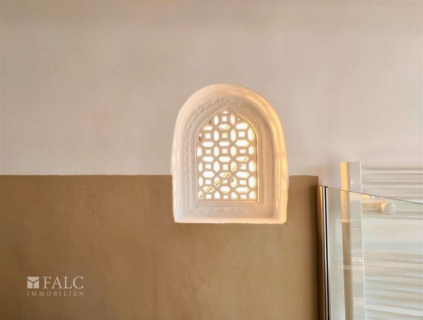 Nische mit Gitter 