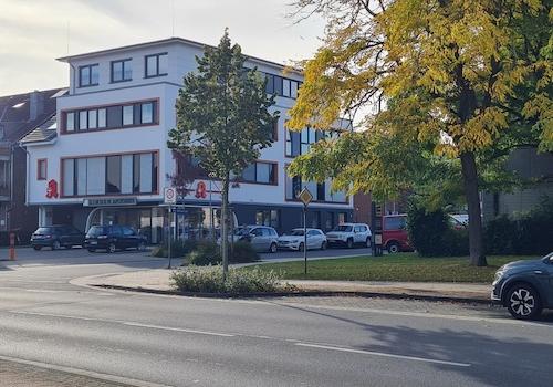 Apotheke und Ärztehaus