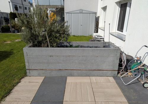 Granit-Hochbeet