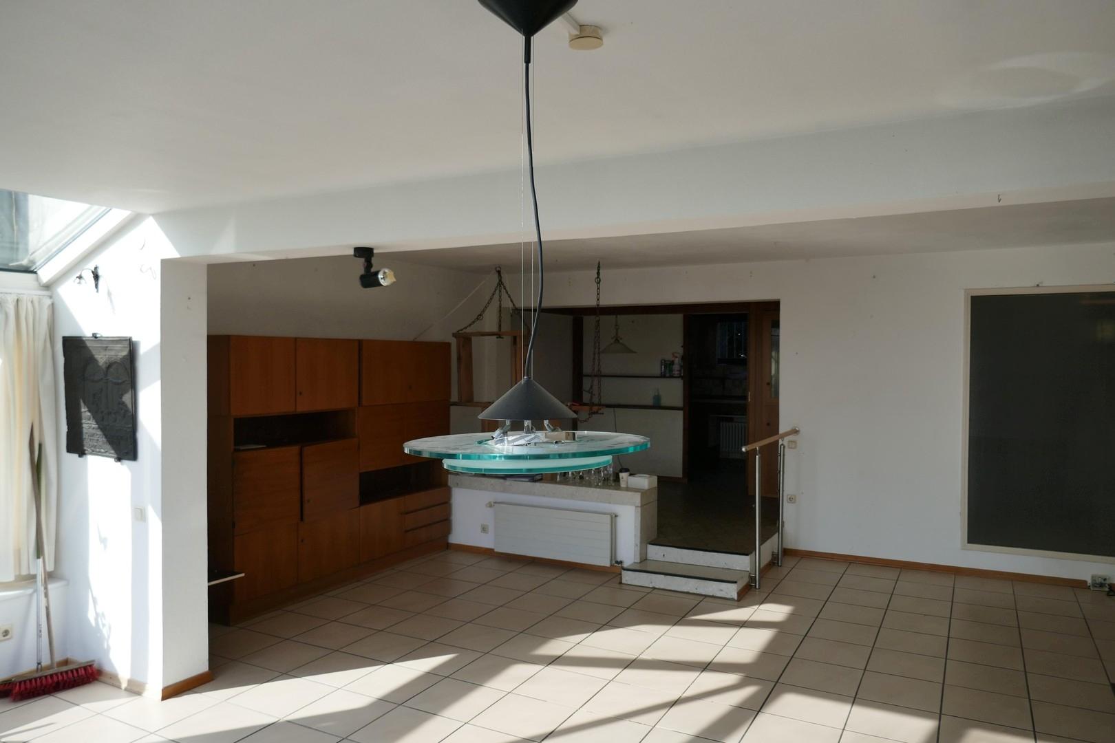 Esszimmer mit Blick auf Küche