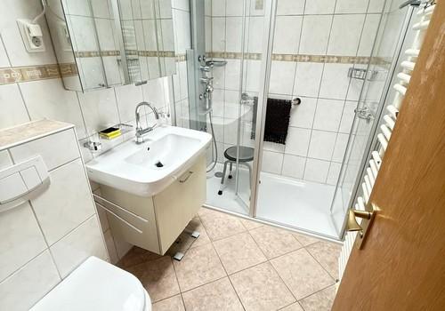 Oberes Bad mit Dusche