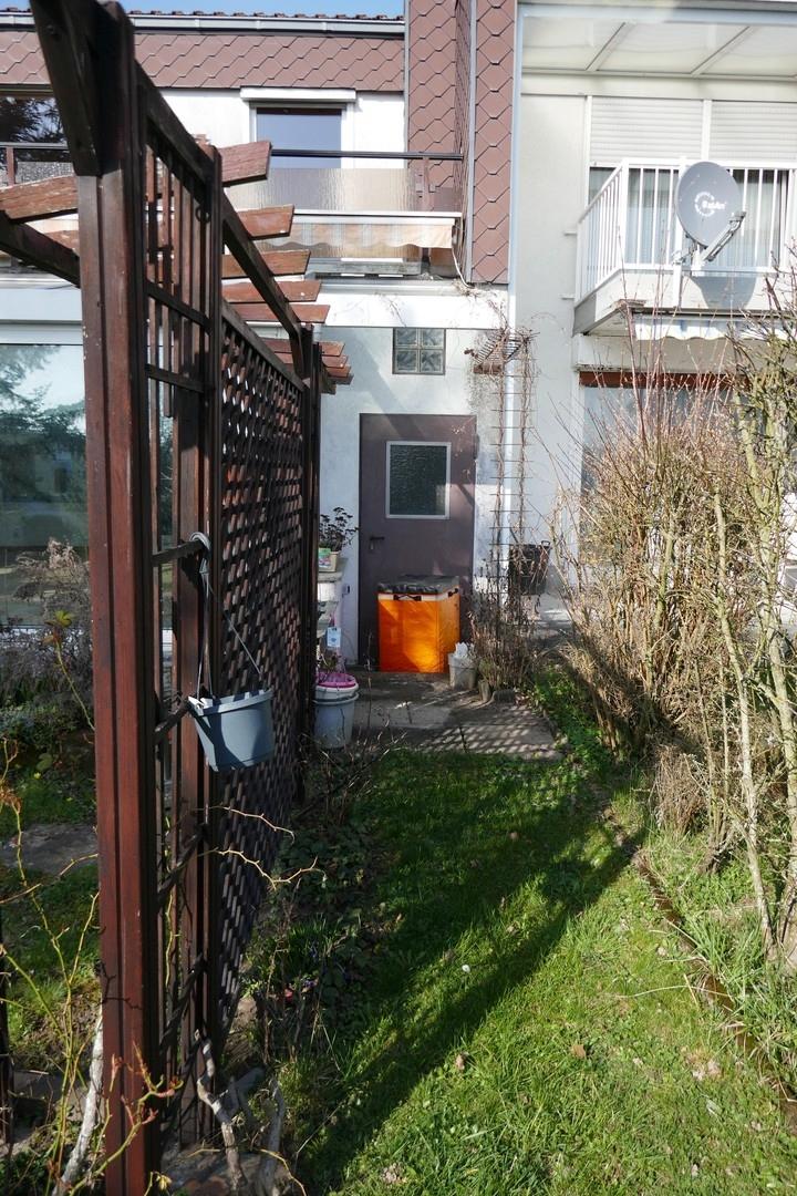 Garten mit Kellereingang