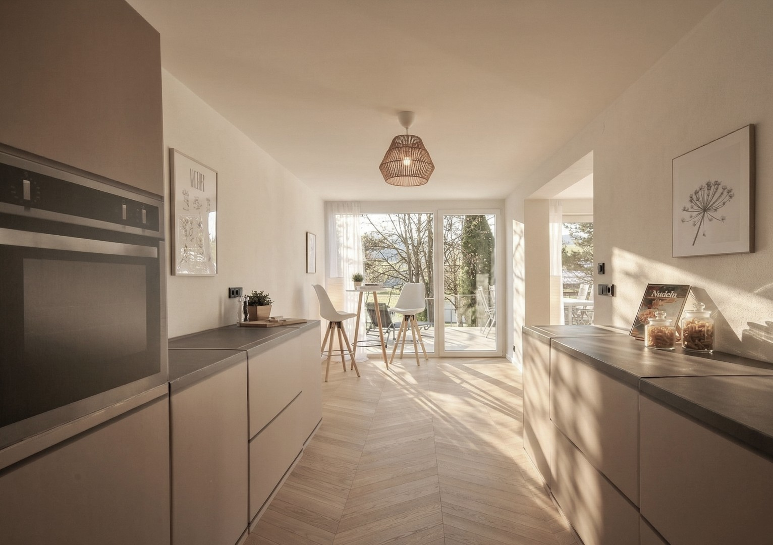 Offene Küche und Essplatz