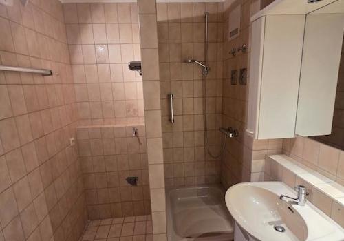 Dusche_Waschmaschinenplatz