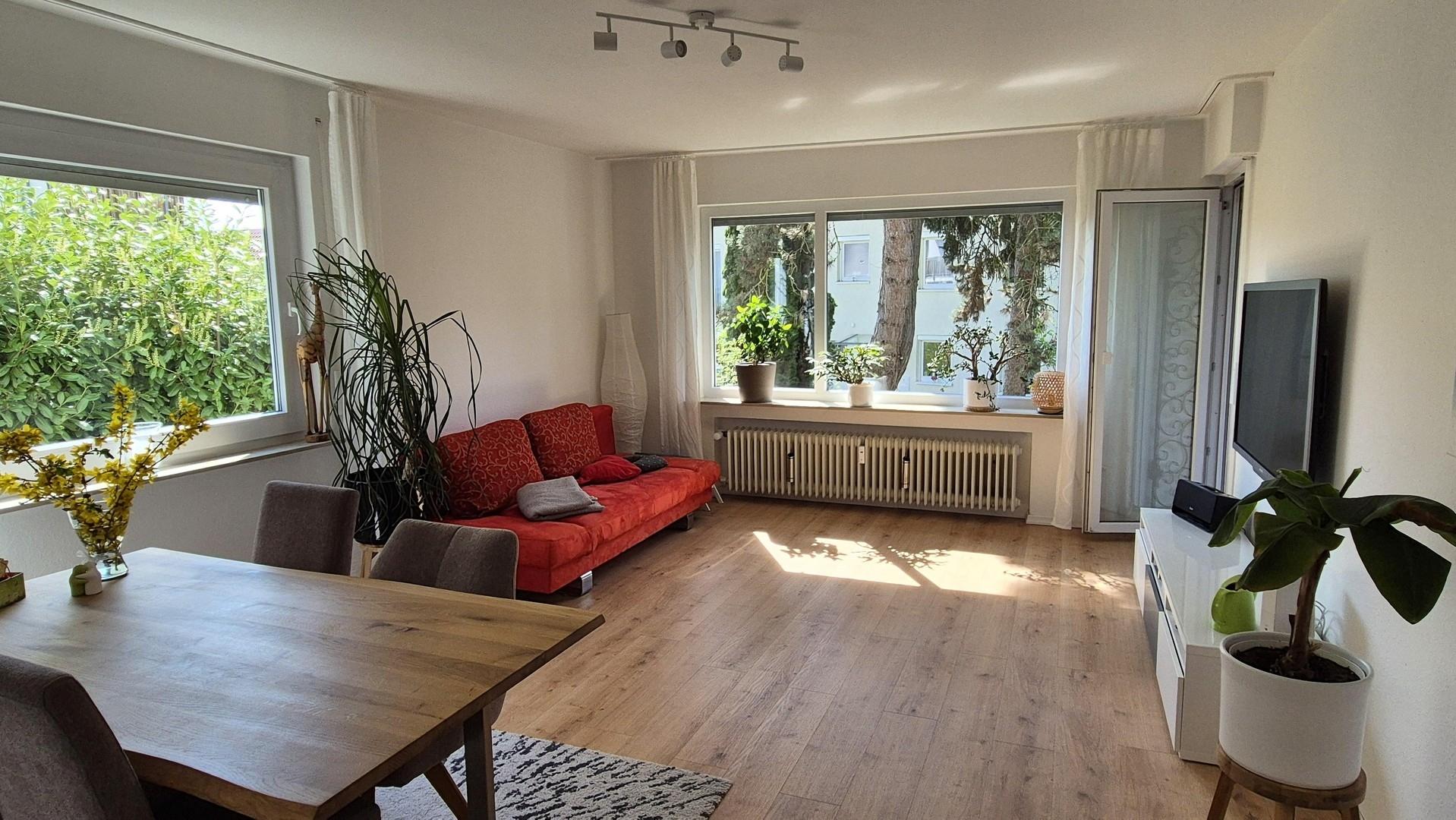 Wohnbereich mit Balkonzugang