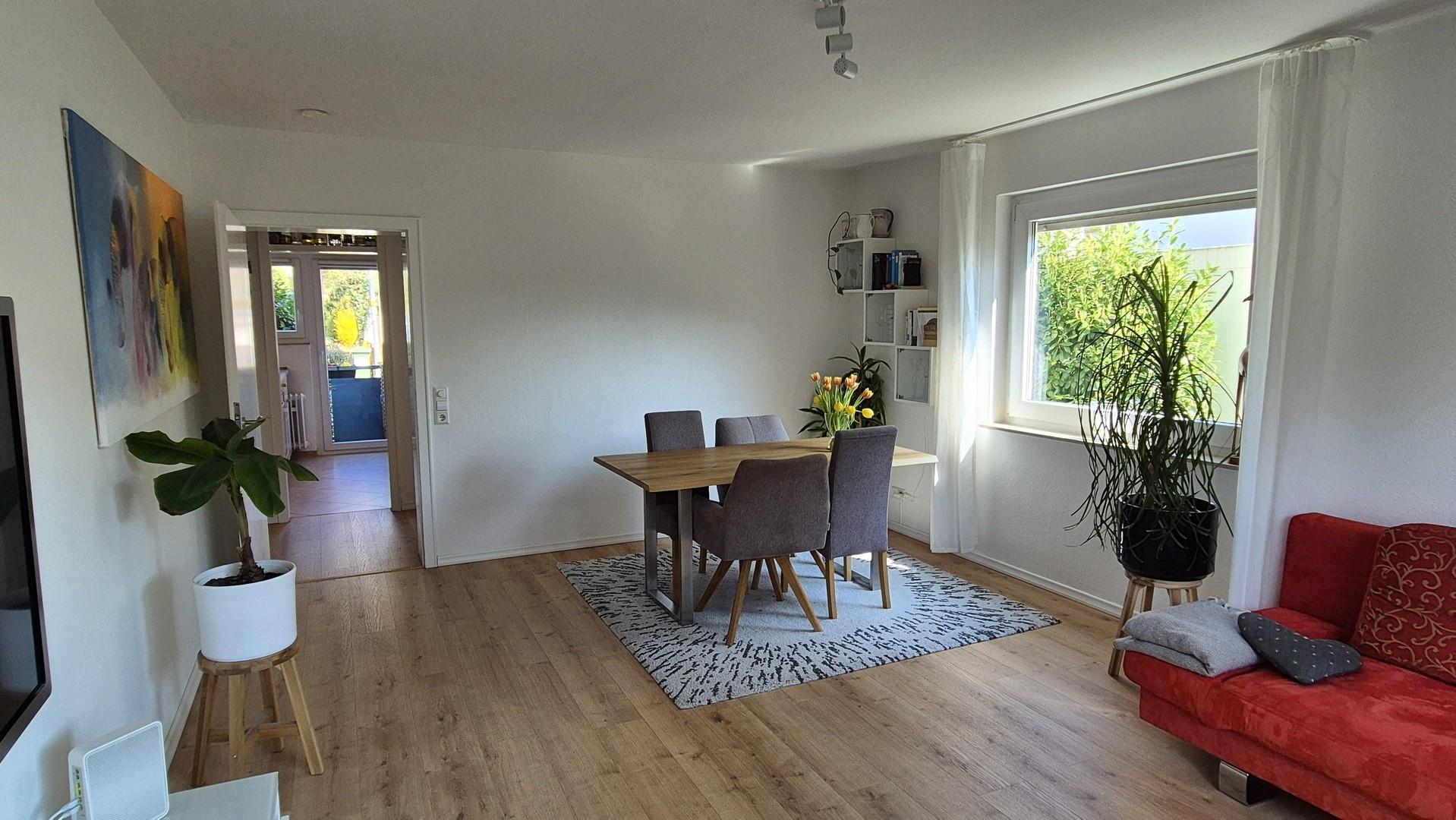 Wohnbereich mit Balkonzugang