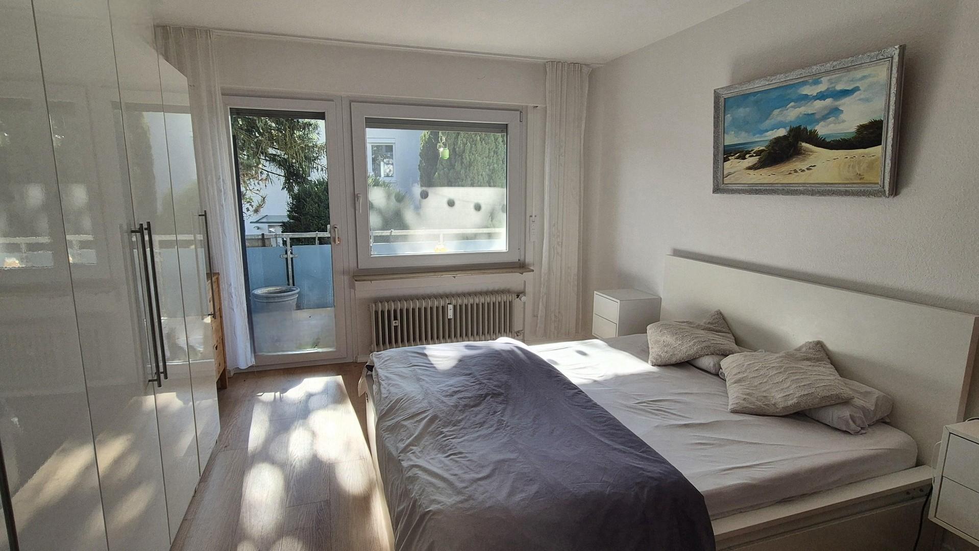 Schlafzimmer mit Balkonzugang