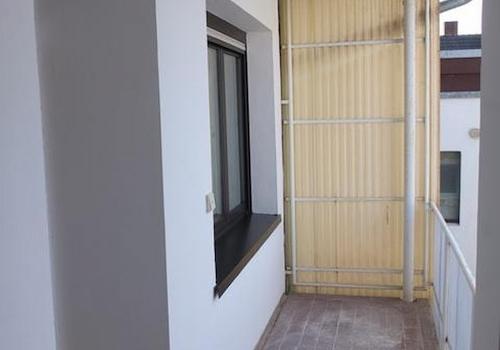 OG Balkon vor Wohnungs-Eingang