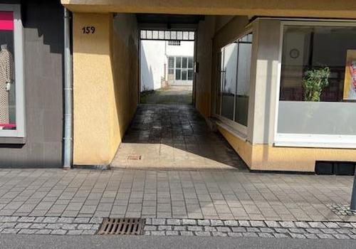 Zugang zu Hof zu Hauseingang