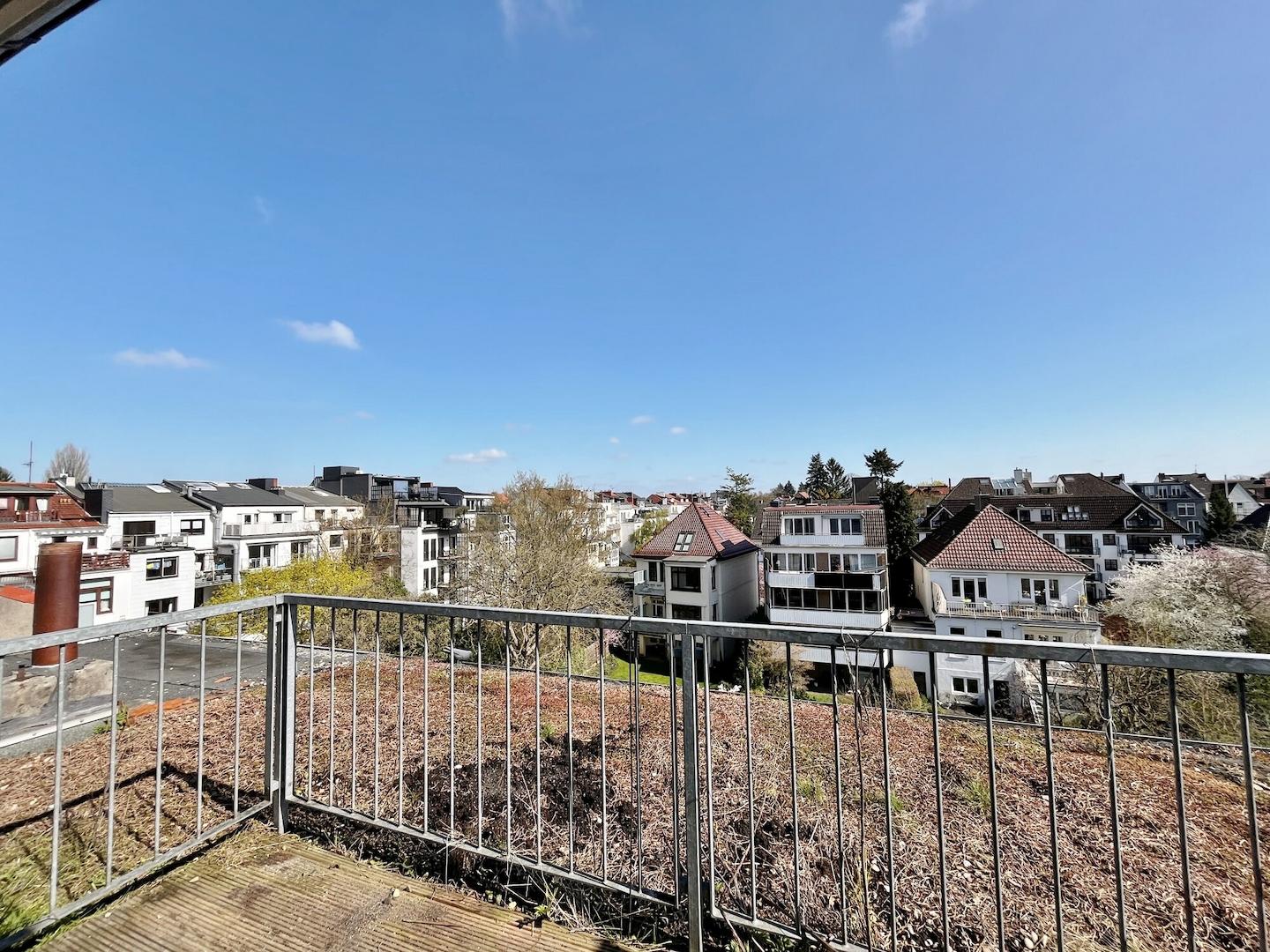 Balkon mit Blick über die Dächer Schwachhausens