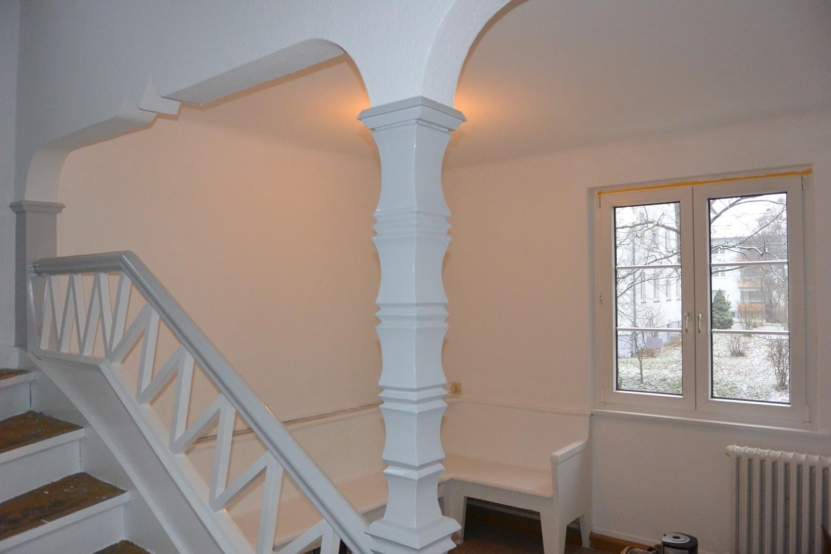 gedrechselte Holzsäule/Treppe