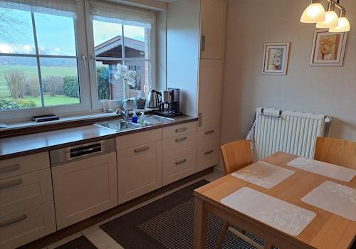 Küche mit Esstisch Erdgeschoß