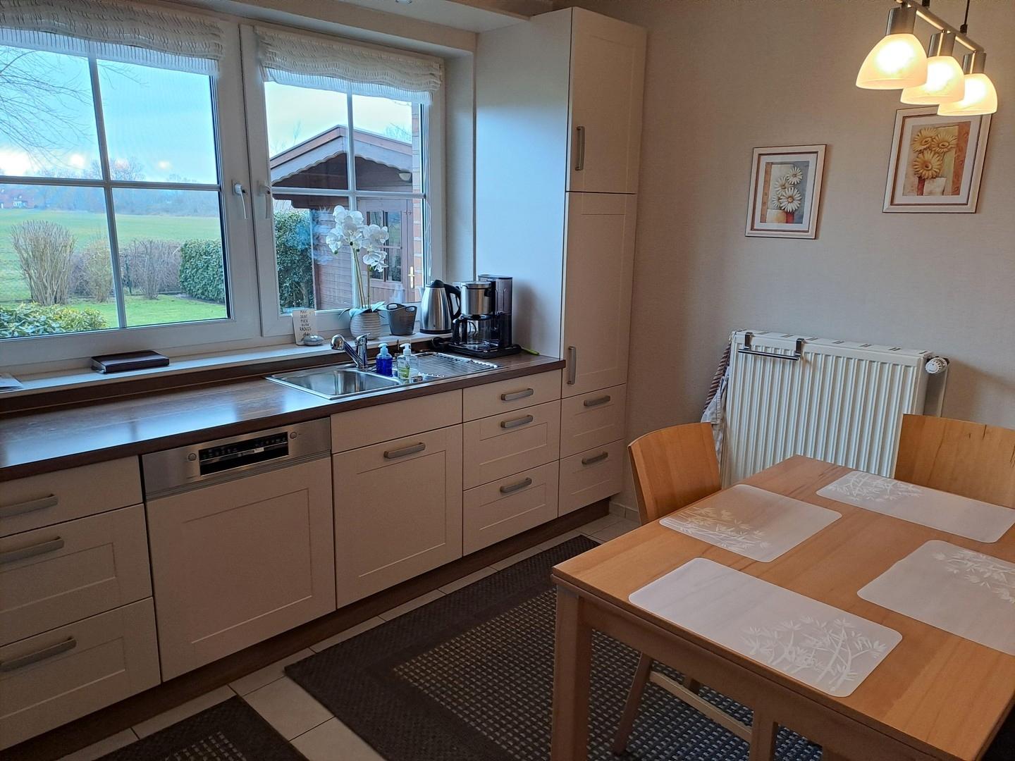 Küche mit Esstisch Erdgeschoß