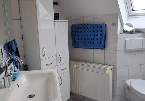 Bad 1. OG mit Badewanne+Dsuche