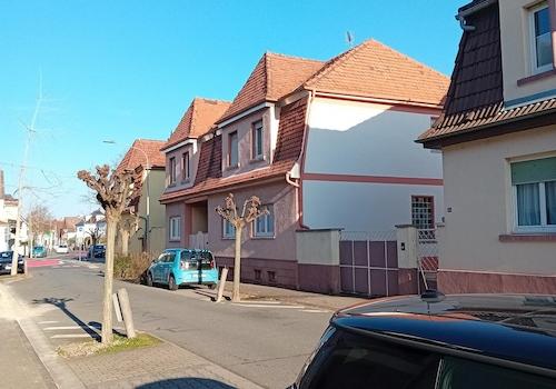 Gedäudeansicht zur Strasse