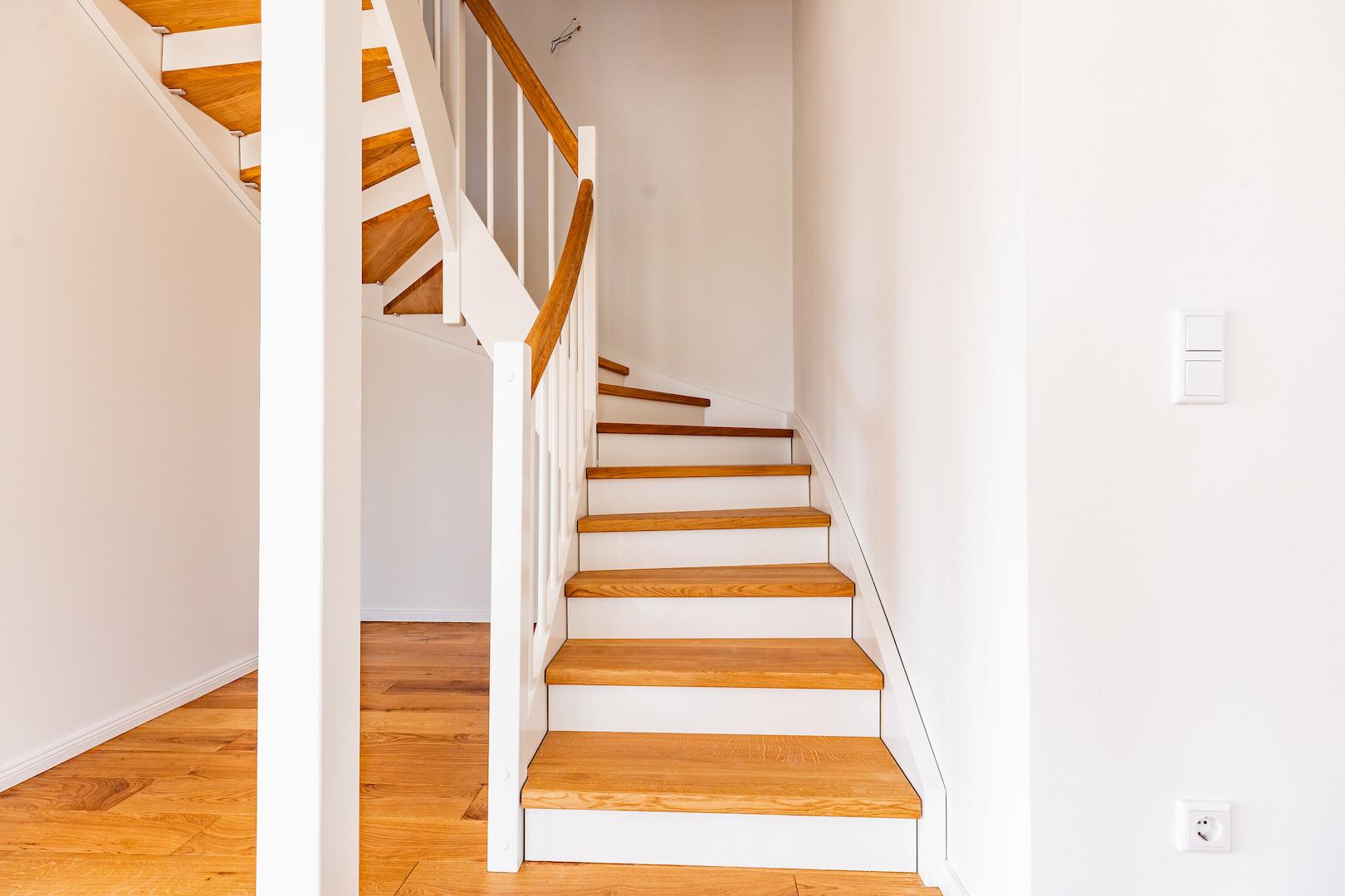 Eichentreppe mit Omegahandlauf