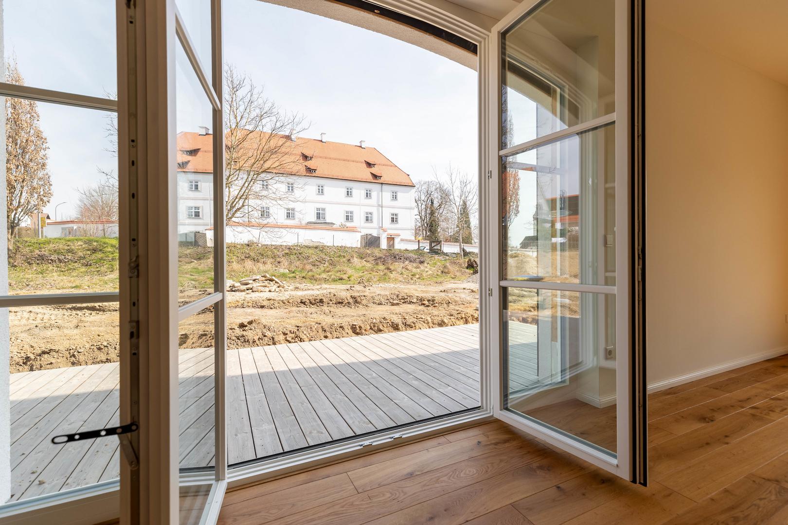 Ausblick Wohnen/Essen/Küche in den Osten mit Schlossblick (EG)