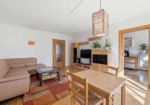 Wohnraum mit Anschluss zur Küche