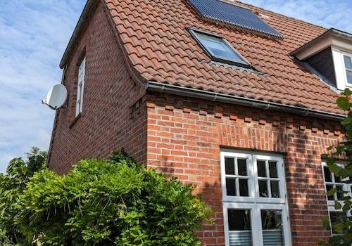 Hausecke Solarthermie Strassenseite Südwesten