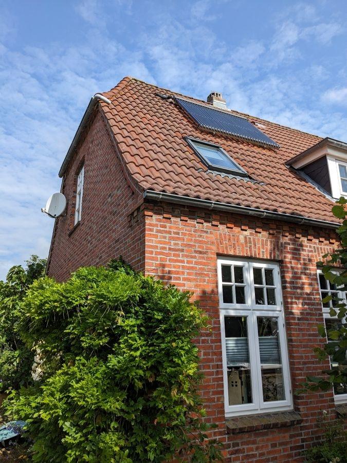 Hausecke Solarthermie Strassenseite Südwesten