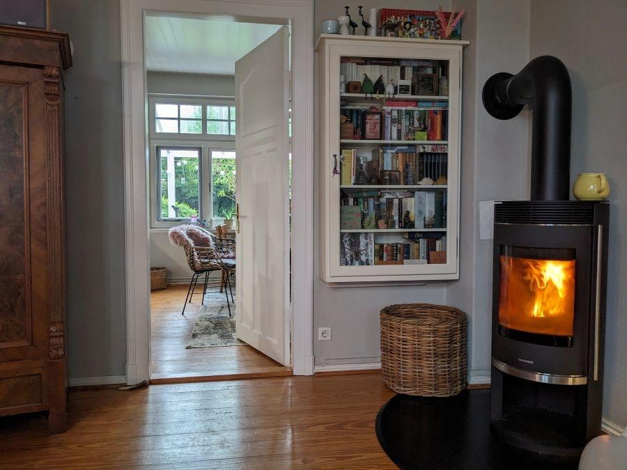 Wohnzimmer Ofen Blick in die Wohnküche