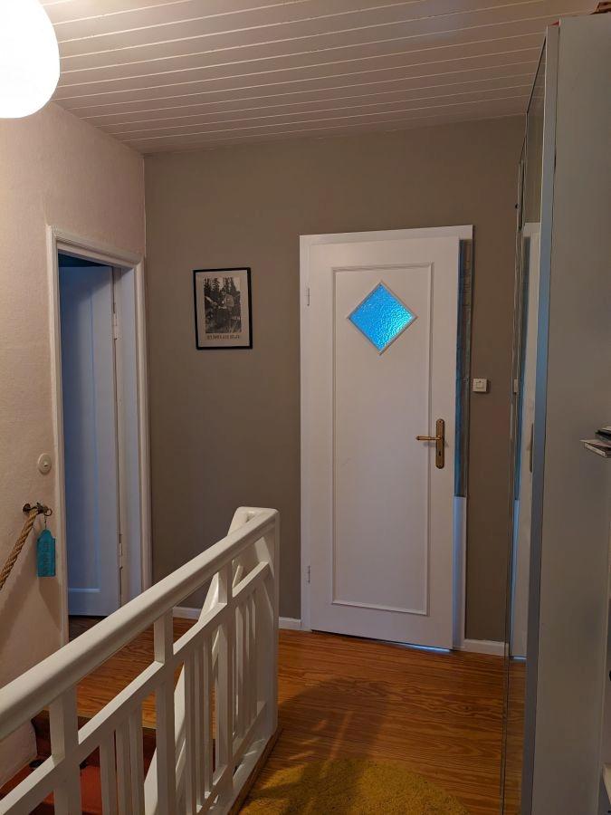 Treppenflur OG zum Westen Richtung Gästebad