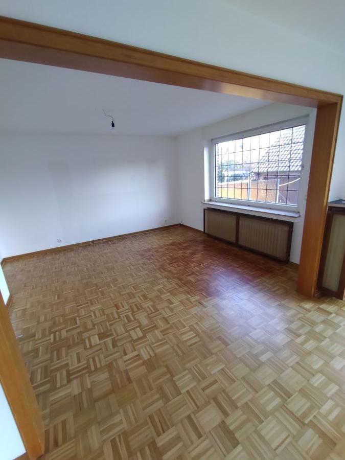 Wohnzimmer Garagenblick EG