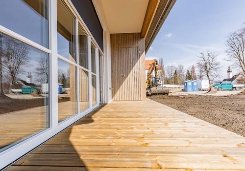 Wohnen/Essen/Kochen (EG) auf der überdachten Südterrasse
