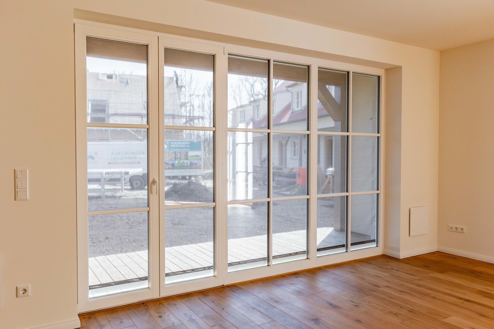 Wohnen/Essen/Kochen (EG) mit elektr. Textilscreen