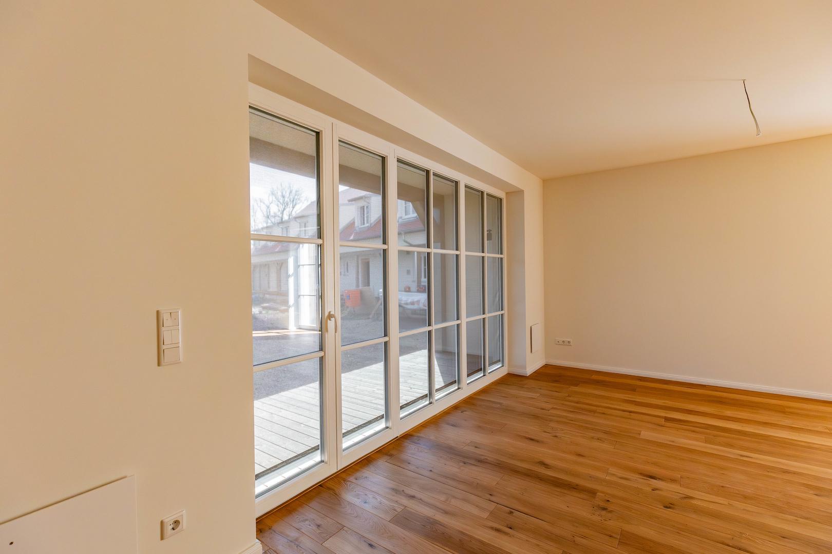 Wohnen/Essen/Kochen (EG) mit elektr. Textilscreen