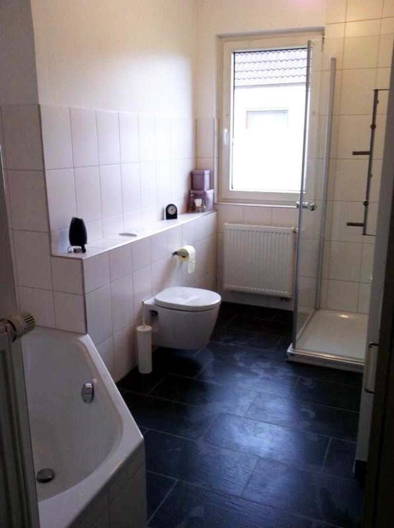 Bad m. Eckwanne u. Dusche