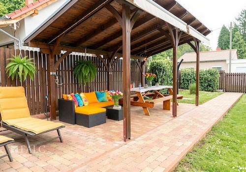 überdachte Terrasse