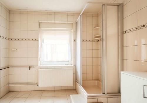 Tageslichtbad mit Dusche