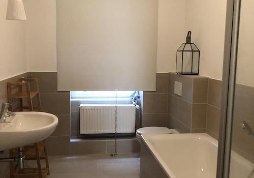 Badezimmer mit Waschm/Trockn.