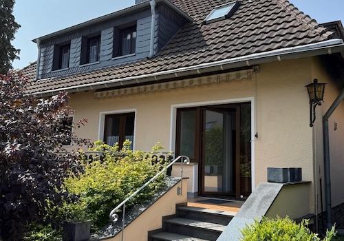 Rückansicht mit Zugang zur Terrasse