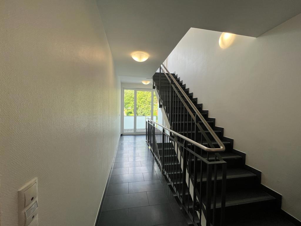 Treppenhaus mit Fahrstuhl